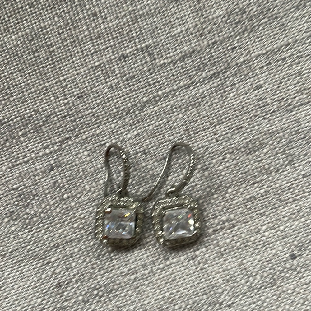 Stella and dot diamond like tear drop earrings
